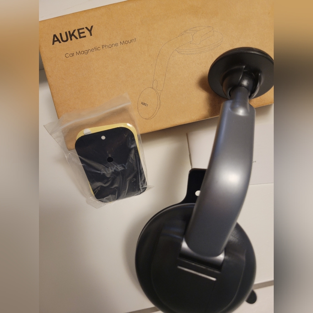 Aukey Car Magnetic Phone Mount - Black and Silver